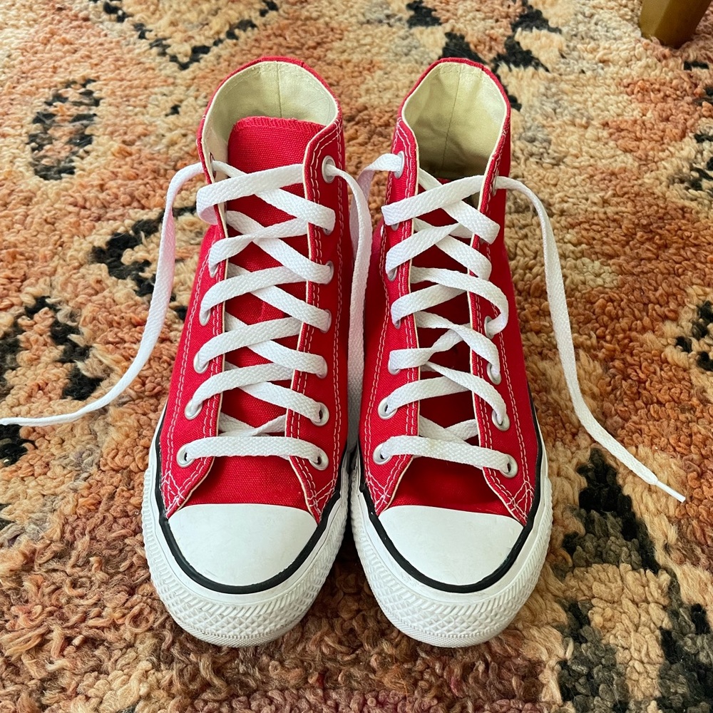 Hihhtop red converse size US womens 7 mens 5
